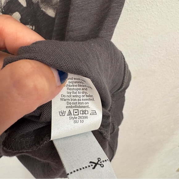 J. Crew Charcoal Grey Embellished V-neck Heathered Tee Size Large - Picture 6 of 7